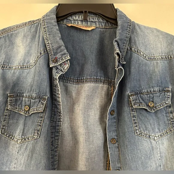 Highway Jeans Denim Shirt. Large. Very Clean. Smoke Free. Excellent Condition. - Picture 8 of 11
